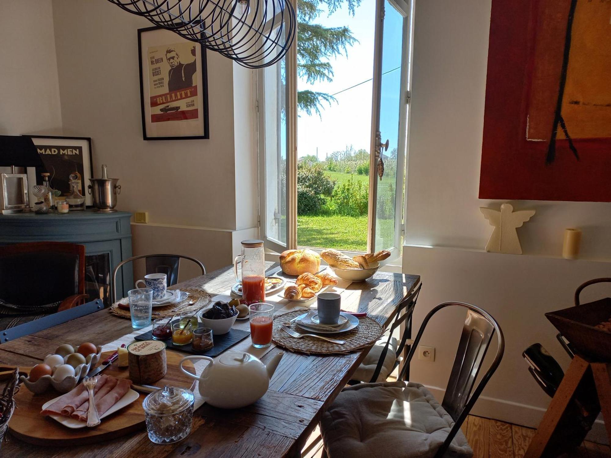 Bed and Breakfast L' Embellie Sur Lot Sainte-Livrade-sur-Lot Экстерьер фото